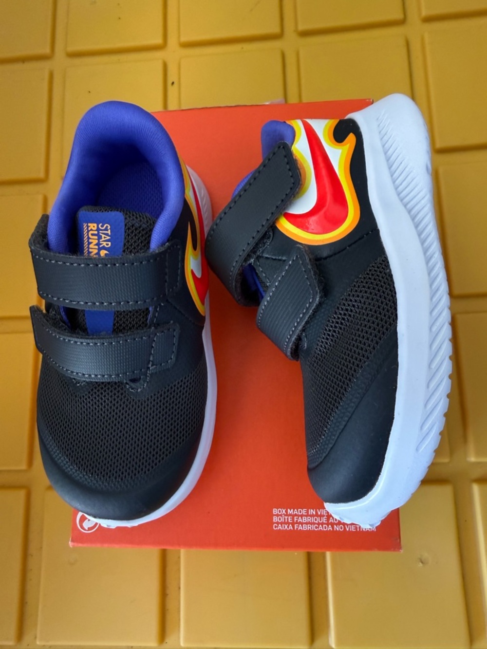 New boys girls Nike gray Shoes Sz 6, 7 with Red and Yellow Swoosh Accent